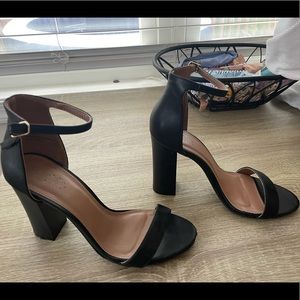 ✨Black heels Size 8w, but can fit 7.5w